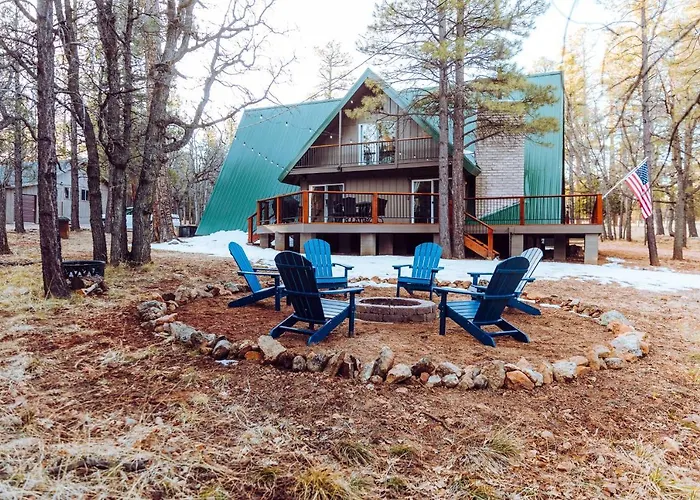 Furnished Deck + Fire Pit: Ferienhaus